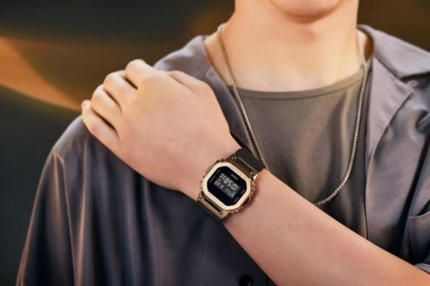 Casio G-Shock GM-5600UG-9DR Siyah Sarı Renk 20 ATM Su Geçirmez Yeni Analog Dijital Çelik Kasa Erkek Kol Saati