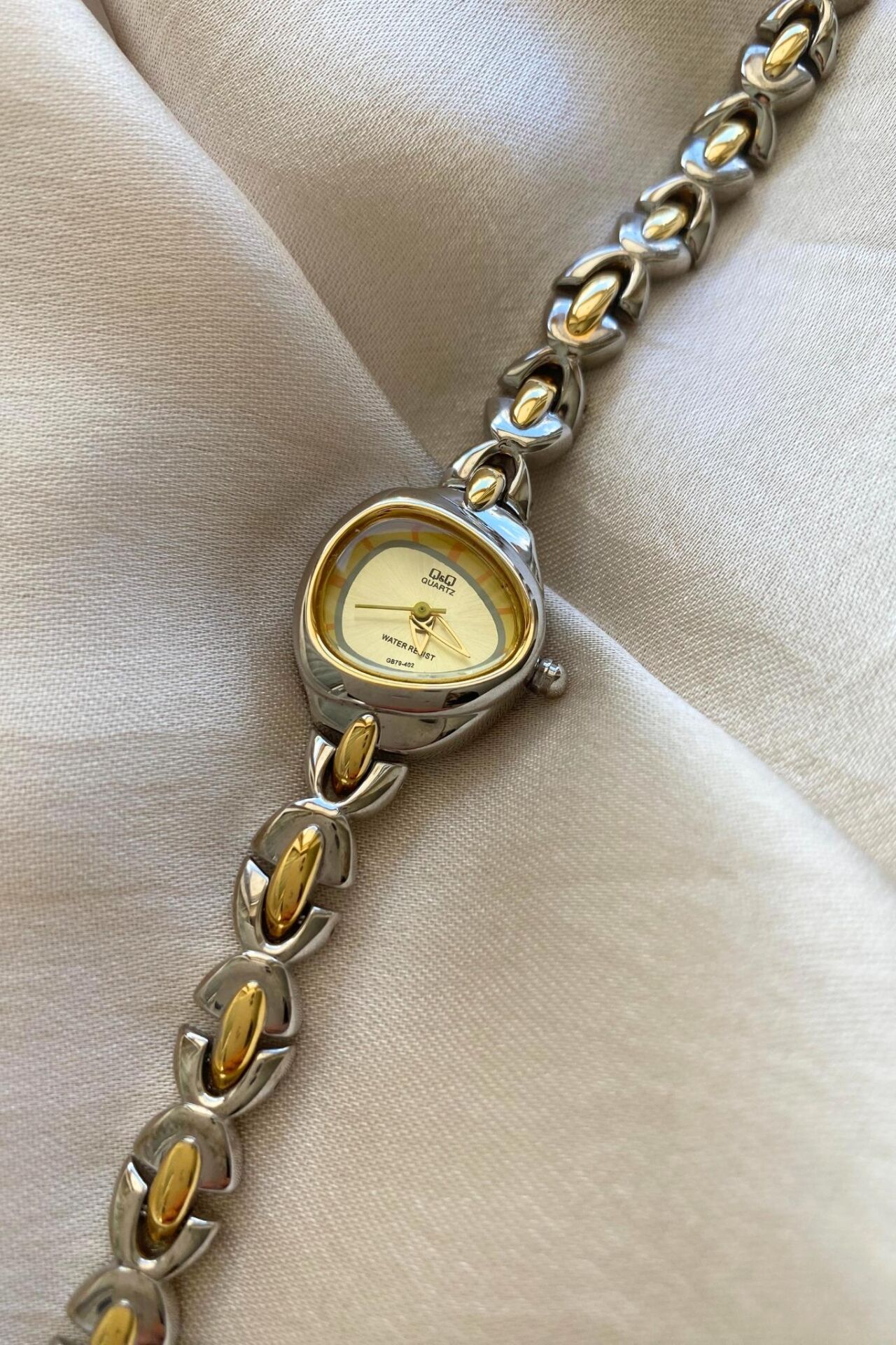 Q&Q Özel Tasarım Kasa Çelik Kordon Küçük Vintage Kadın Kol Saati
