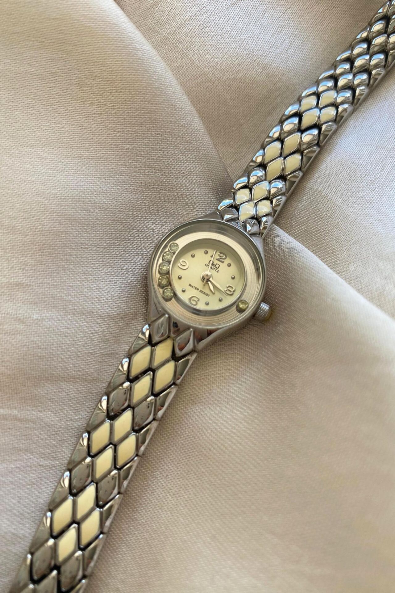 Q&Q Özel Yılan Tasarım Çelik Kordon Küçük Vintage Kadın Kol Saati