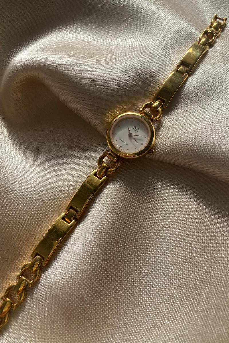 Q&Q Altın Sarısı Çelik Özel Tasarım Kordon Dikdörtgen Küçük Vintage Kadın Kol Saati