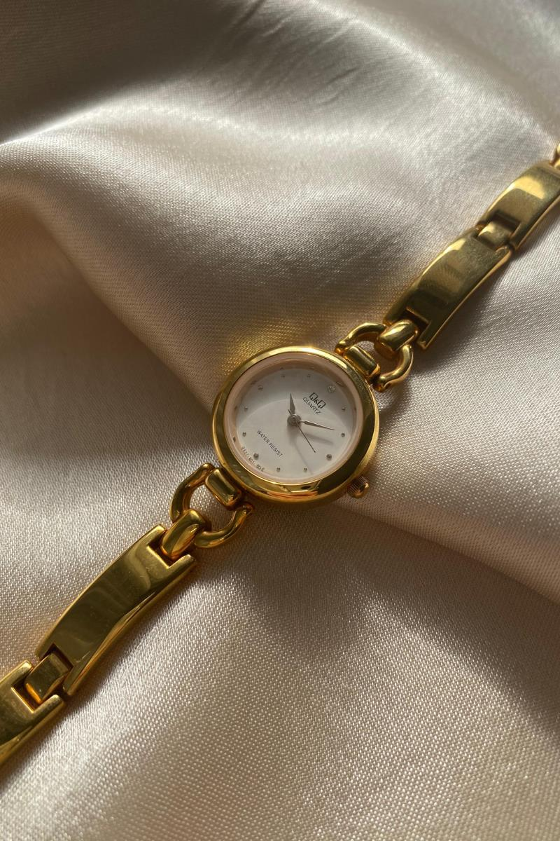 Q&Q Altın Sarısı Çelik Özel Tasarım Kordon Dikdörtgen Küçük Vintage Kadın Kol Saati