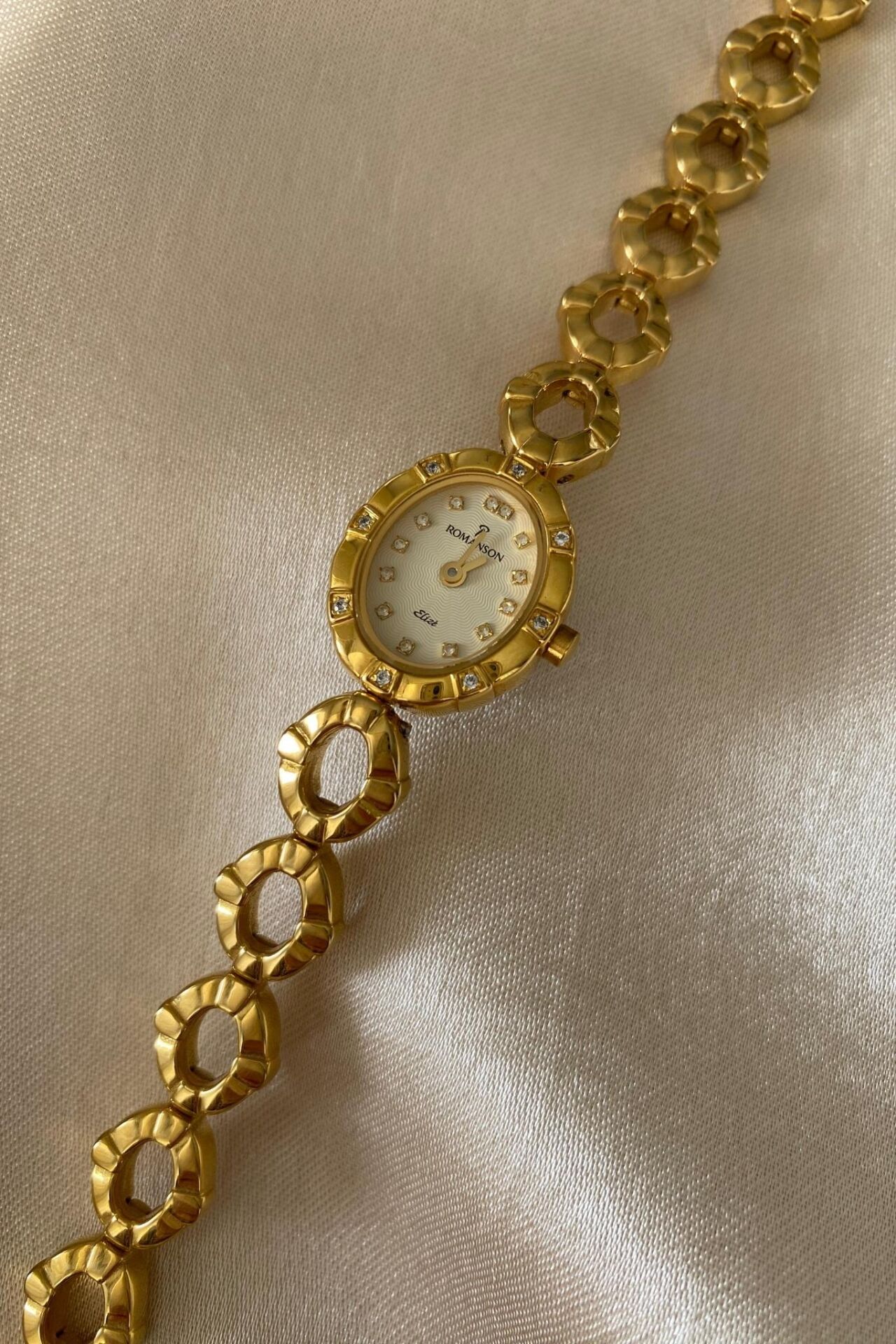 Romanson Altın Sarı Kaplama Halkalı Paslanmaz Çelik Özel Tasarım Kordon Küçük Vintage Kadın Kol Saati
